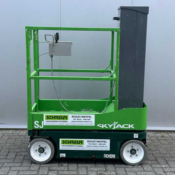 SkyJack SJ16 masthoogwerker