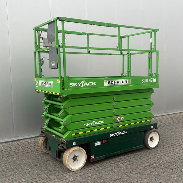 SkyJack SJ4740 schaarhoogwerker accu 