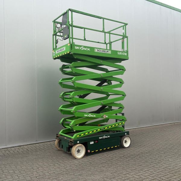 SkyJack SJ4740 schaarhoogwerker accu 